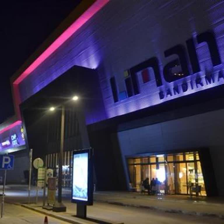 Bandırma Koton Mağazasında Sezon Güncelliği Ve Kadın Giyim Azalması