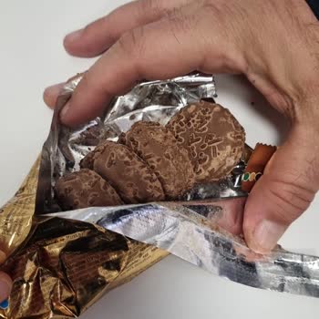 Ülker Halley Sütlü Çikolata Kaplamasında Bayat Görünüm Ve Mahcup Mağduriyet