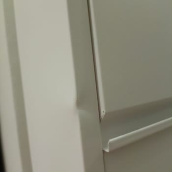 Hasarlı Ayakkabılık Kargosu DHL Tarafından Kapıdan Alınarak Geri Gönderilmek Talep Ediliyor