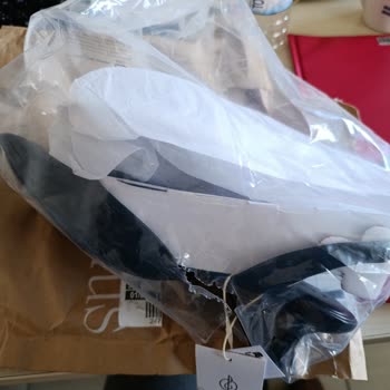 Stradivarius'tan Kutusuz Ve Yırtık Poşetle Gelen Ezilmiş Ayakkabı İçin Çözüm Talebi