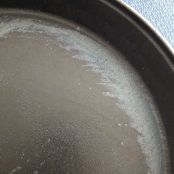 Estaş Tavası Beyaz Lekeler Oluşturdu, Satıcı Ve Hepsiburada Cevapsız