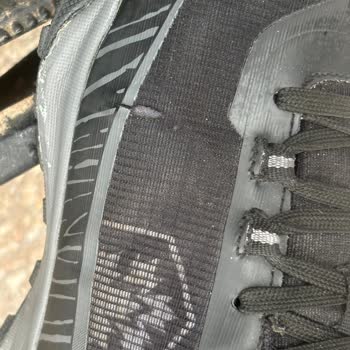 Ayakkabının File Parçalarında Sürekli Patlama Ve Yırtılma
