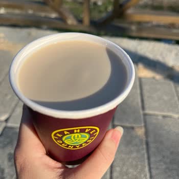 Adana Çukurova'da Kahve Dünyası'nda Latte Sadece Süt Kahve Yok