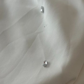 Kirli Ve Eksik Taşlı Elbise Şirketten Yanıtsız Kaldı