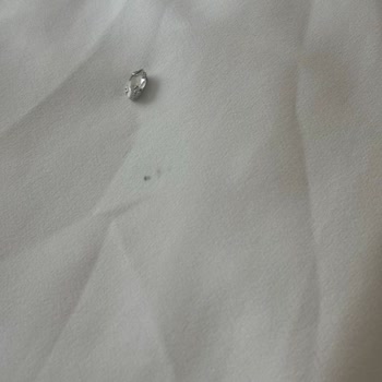 Kirli Ve Eksik Taşlı Elbise Şirketten Yanıtsız Kaldı