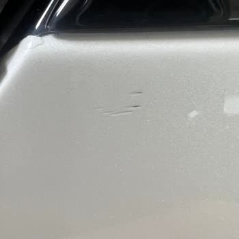 Yeni Volvo EX30'da Boya Çizikleri Ve Bayi Yaklaşımının Ciddiyetsizliği