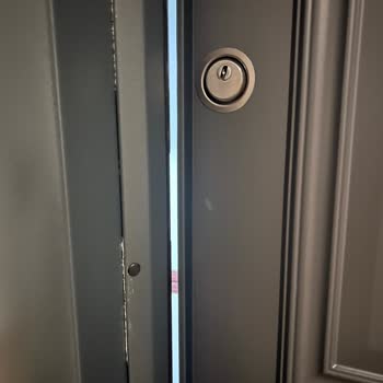 Zirve Çelik Kapı’da Yanıltıcı Aksesuarlar Ve Kırılan Anahtar Nedeniyle Ürün Ayıplı