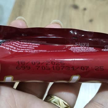 Denizli Pamukkale Bakkalında Son Kullanma Tarihi Geçmiş Çikolatalı Ürünle Çocuk Sağlığına Tehdit