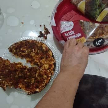 BİM Şubesinde Satın Alınan Lahmacun İçinde Yabancı Madde Keşfi