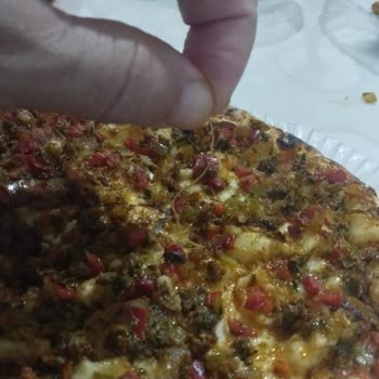 BİM Şubesinde Satın Alınan Lahmacun İçinde Yabancı Madde Keşfi