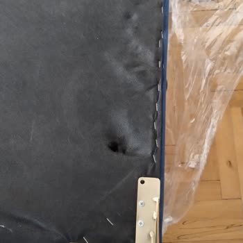 Özsakarya Ticaret Kanepenin Altı Tamamen Kırıldı