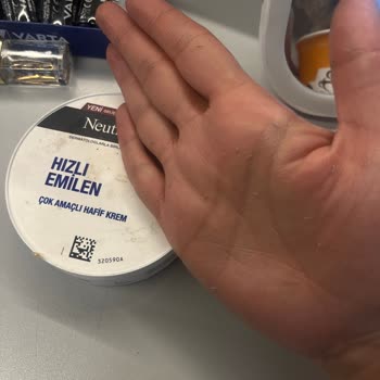 Neutrogena Hızlı Emilmeyen Kremi İçin Yanıltıcı Ambalaj Ve İade Talebi