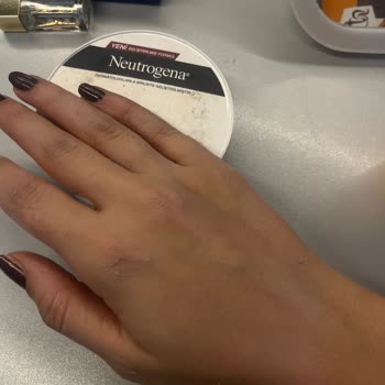 Neutrogena Hızlı Emilmeyen Kremi İçin Yanıltıcı Ambalaj Ve İade Talebi