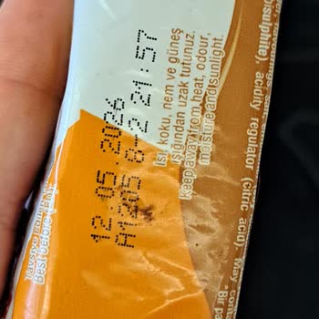 Küflü Ve Örümcek Ağıyla Kaplı Ülker İkram Fındıklı Ürününde Gıda Güvenliği Sorunu