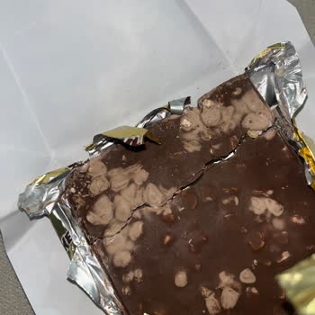 Ülker Fındıklı Çikolatada Açık Renkli Lekeler Ve Hijyen Sorunu