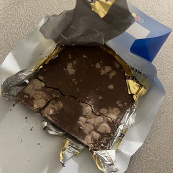 Ülker Fındıklı Çikolatada Açık Renkli Lekeler Ve Hijyen Sorunu