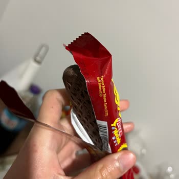 A101'den Alınan Ülker Çikolatalarında Tekrarlanan Beyaz Lekeler Ve Hijyen Endişesi