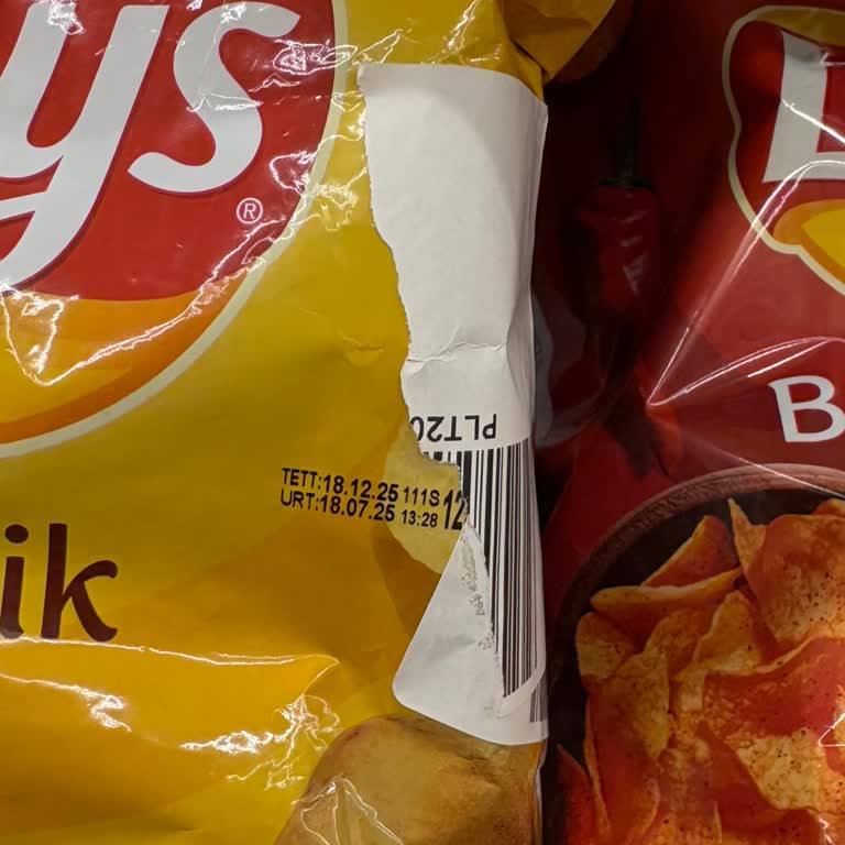 Şok Market Rafında Süresi Geçmiş Ürün Satışı