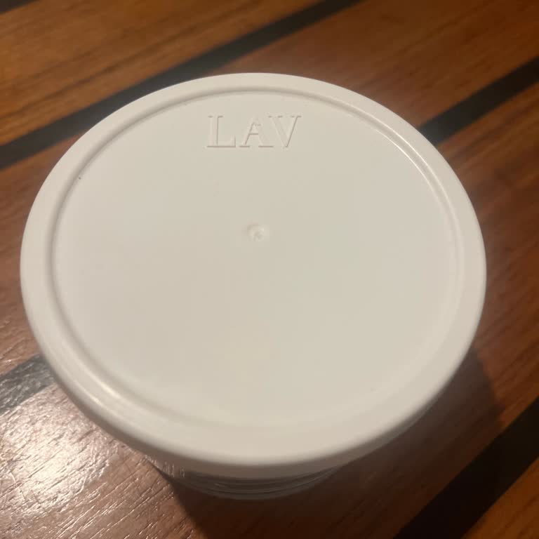 Lav Saklama Kapaklarının Şiddetli Kokusu Ve Ürün Değişimi Talebi