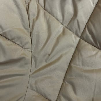 Pierre Cardin Giyim Montun Üzerinde Çıkmayan Lekeler Oluştu