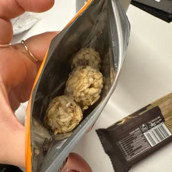 Bozuk Atıştırmalık Gıda Topları Ürünü Açtığımda Çöpe Atmak Zorunda Kaldım