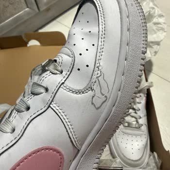 Nike Air Force Ayakkabısının Dikiş Sorunu, Değişim Talebi