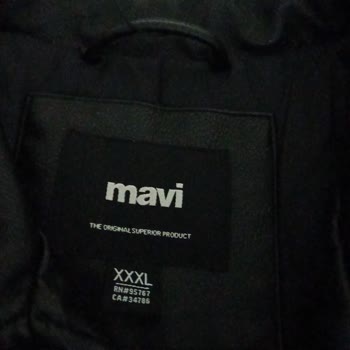 Mavi Deri Cekette Etiket Kopmuş Ve Nokta İzleri, Hijyen Şüphesi