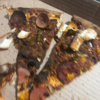 Yanmış Pizza Ve Saygısız Müşteri Hizmeti Şikayeti