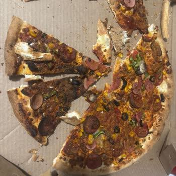 Yanmış Pizza Ve Saygısız Müşteri Hizmeti Şikayeti