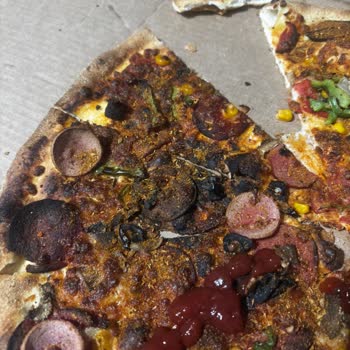 Yanmış Pizza Ve Saygısız Müşteri Hizmeti Şikayeti