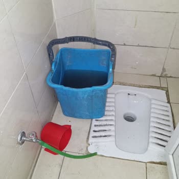 Esenyurt Yenikent İlkokulu Tuvaletlerinde Çamur Ve Koku Çocukları Sağlık Açısından Tehlikeye Atıyor