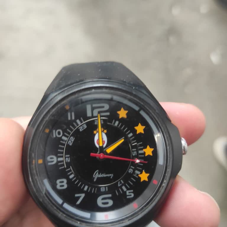 GS Store’da Lisanslı Galatasaray Saatinin Kordonu Koptu, Değişim Talebi