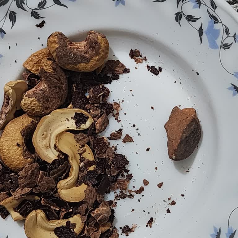 Kavrulmuş Kaju Paketi İçinde Taş Çıktı, Şirketten Cevap Bekleniyor