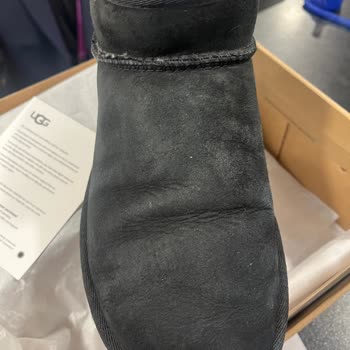 UGG Mini Botta Renk Bozulması Kalite Problemi Olarak Değerlendirilmeli