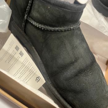 UGG Mini Botta Renk Bozulması Kalite Problemi Olarak Değerlendirilmeli