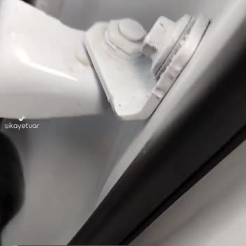Ford Puma Kapı Vidası Gevşek