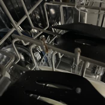 Samsung Bulaşık Makinesinde Sepetlerde Tekrarlayan Küflenme Ve Paslanma Problemi