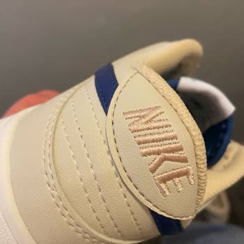 Sporium Co'dan Gelen Ayakkabı Renk Ve Desen Uyuşmazlığı, İletişim Yok