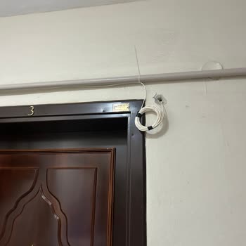 Türk Telekom'un Ortak Alanlardaki Düzensiz Fiber Kablolama Estetiği Ve Güvenliği Bozuyor