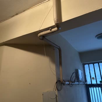 Türk Telekom'un Ortak Alanlardaki Düzensiz Fiber Kablolama Estetiği Ve Güvenliği Bozuyor