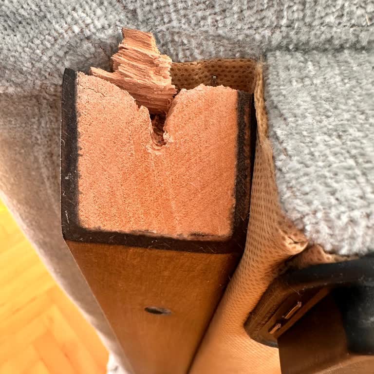 Kelebek Mobilya'dan Kısa Sürede Kırılan Koltuk İçin Ürün Değişimi Talebi