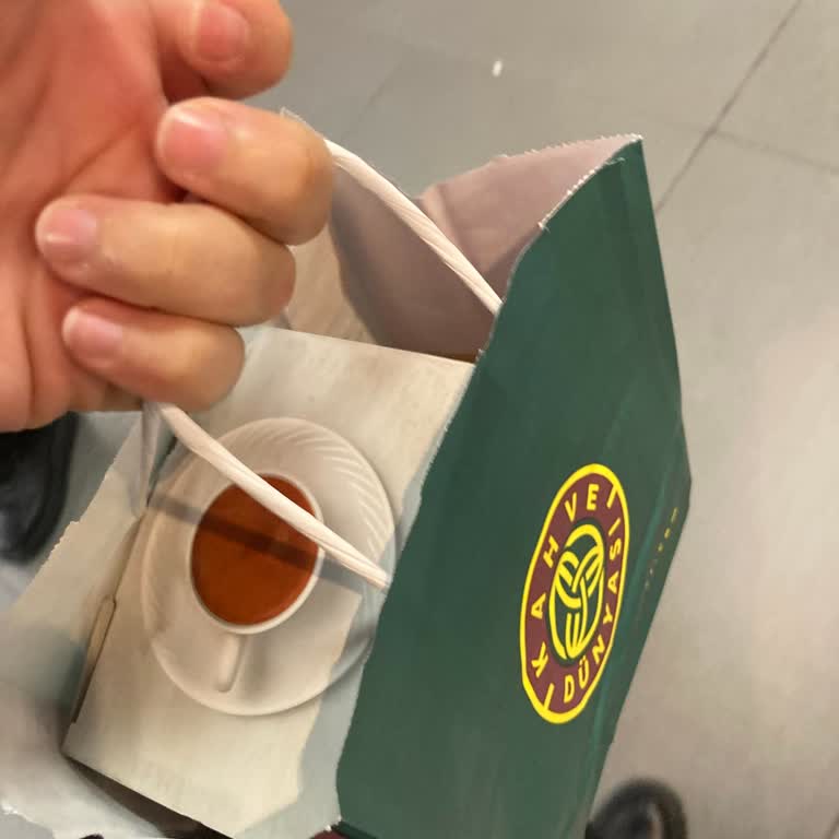 Kahve Dünyası'nda Hediye Fincan Verilmedi Ve Personel Kaba Davrandı