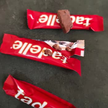 Uğur Gıda'dan Son Kullanma Tarihi Geçmemiş Bozuk Tadelle Çikolata Satın Aldım