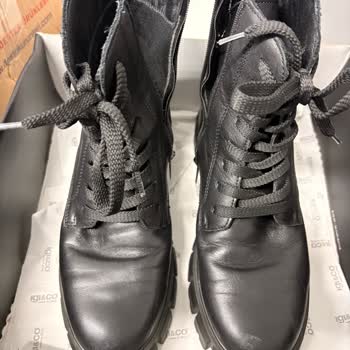 Ayakkabı Tabanı On Ayda Ayrıldı, Mağaza 6 Ay Sonrası Değişim Reddetti