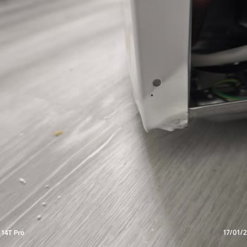 Kutu Açılışında Hasarlı Beko Buzdolabına Uzun Servis Süresi Ve Değişim İhmali