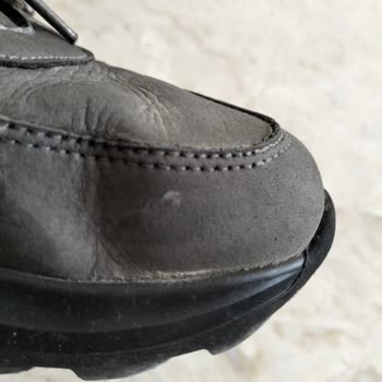 FLO Ayakkabı Sol Bot Deri Bölümündeki Çökme Üretim Hatası İddiası Ve Değişim Talebi