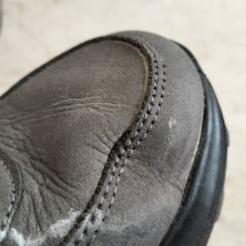 FLO Ayakkabı Sol Bot Deri Bölümündeki Çökme Üretim Hatası İddiası Ve Değişim Talebi