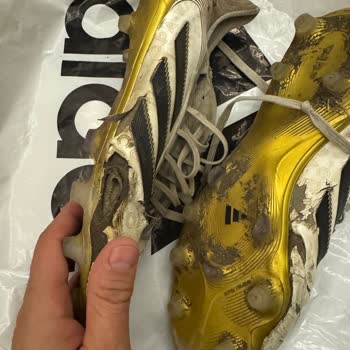 Adidas Kramponunun Dikişleri Açıldı Ve Deri Parçalandı, Ayıplı Ürün İadesi Talebi