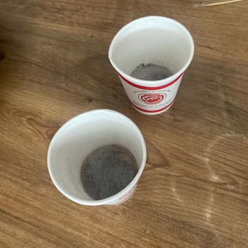 Küflü Ve Kirli Bardakla Karşılaşıldı: Hijyen Endişesi