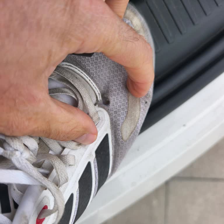 Adidas Duramo S12 Ayakkabılarda Dikiş Hatası Üretim Kusuru